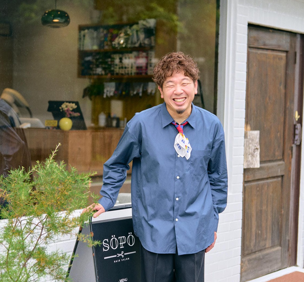 施術中のスタイリスト